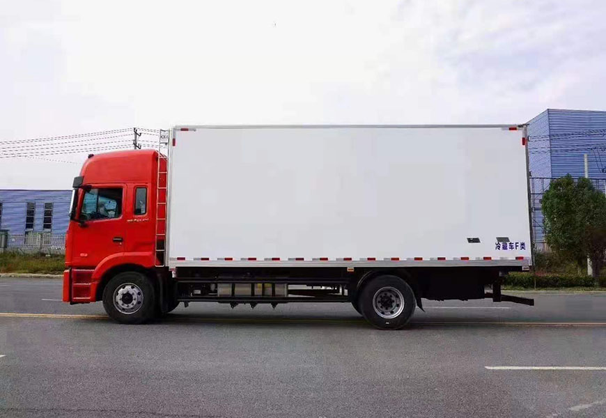 東風(fēng)天錦KR6.8米冷藏車(chē)